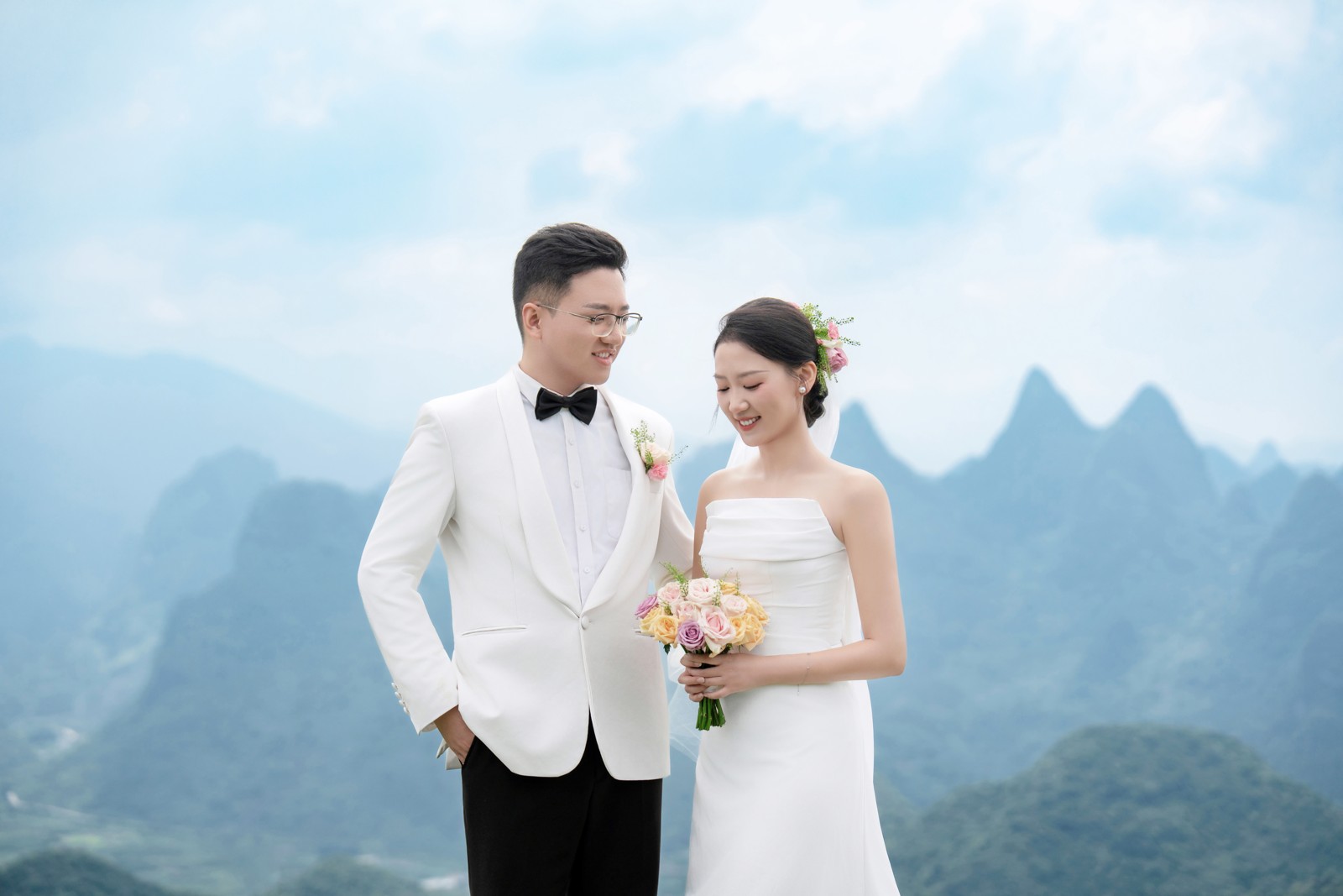 席冠文与徐可的桂林婚纱照